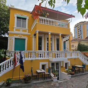 15 - Center 4*, Tirana Albanië